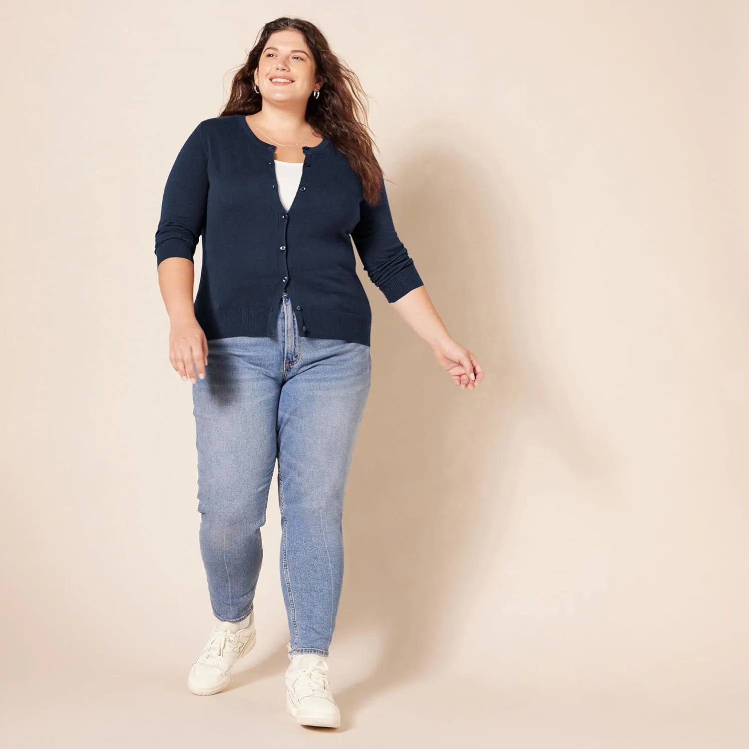 Amazon Essentials Women's Lightweight Crewneck Cardigan Sweater (Available in Plus Size)