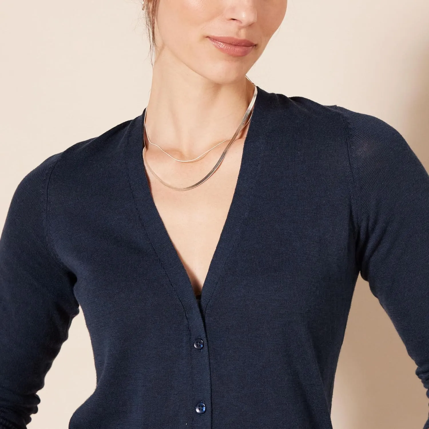 Amazon Essentials Women's Lightweight V-Neck Cardigan Sweater (Available in Plus Size)