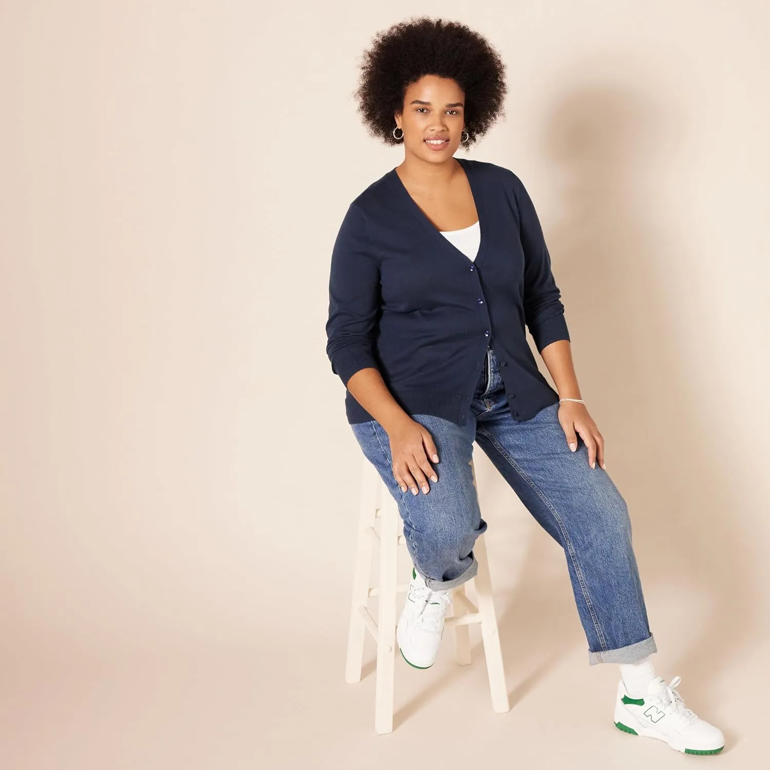 Amazon Essentials Women's Lightweight V-Neck Cardigan Sweater (Available in Plus Size)