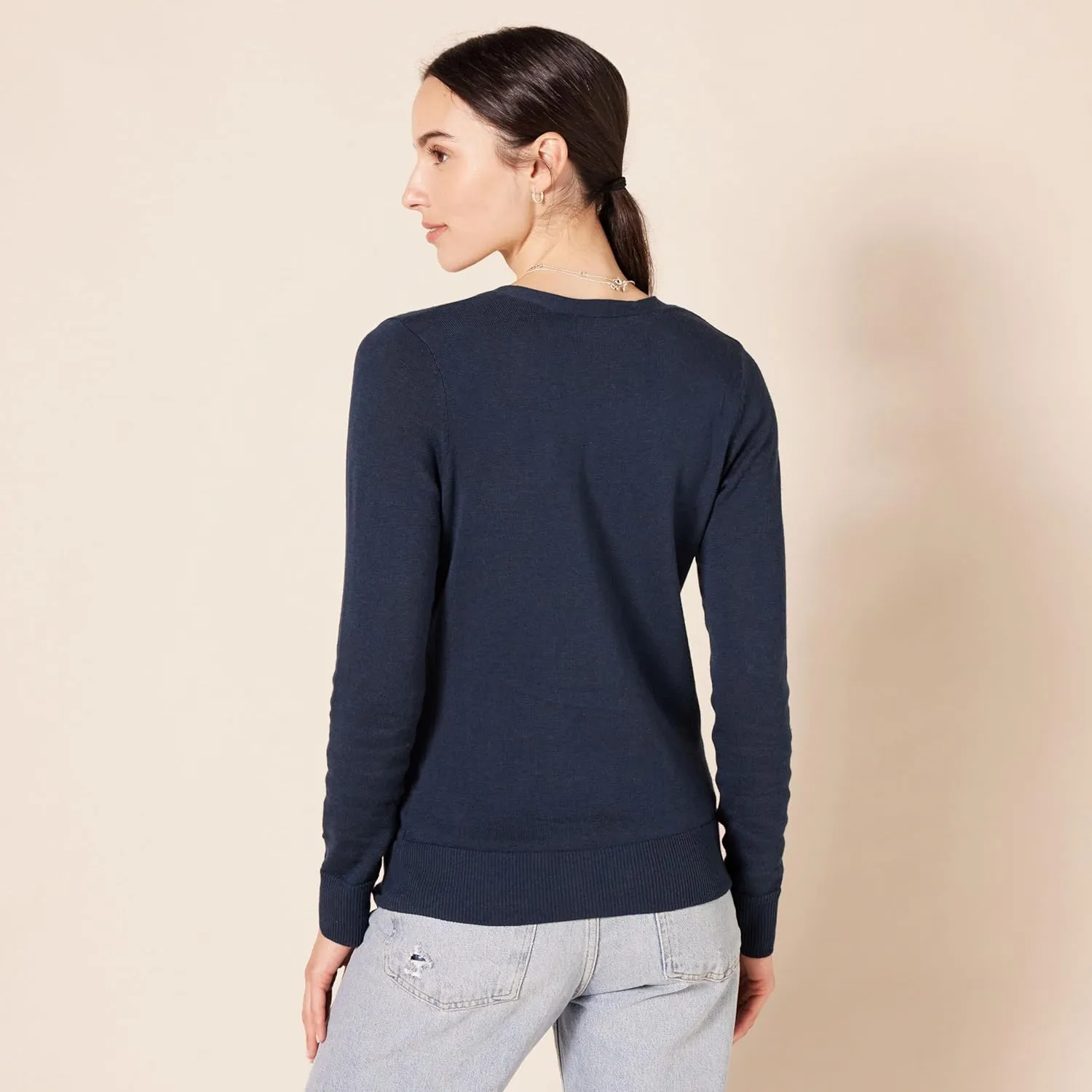 Amazon Essentials Women's Lightweight V-Neck Cardigan Sweater (Available in Plus Size)